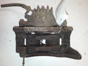 Begagnade Främre bromsok, vänster Peugeot 406 Break (8E/F) 1.8 16V Pris på förfrågan erbjuds av Autodemontage Joko B.V.