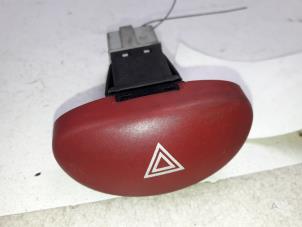 Begagnade Nödbelysningsbrytare Citroen Xsara Picasso (CH) 1.6 Pris på förfrågan erbjuds av Autodemontage Joko B.V.