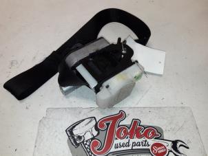 Begagnade Främre säkerhetsbälte, vänster Mercedes C Sportcoupé (C203) 1.8 C-200K 16V Pris på förfrågan erbjuds av Autodemontage Joko B.V.