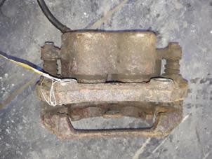 Begagnade Främre bromsok, vänster Ford Transit 2.0 TDdi 16V Pris på förfrågan erbjuds av Autodemontage Joko B.V.