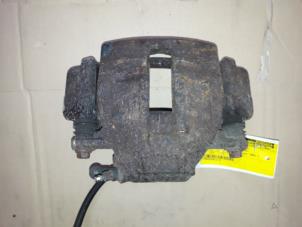 Begagnade Främre bromsok, höger Mercedes C Combi (S203) 2.2 C-200 CDI 16V Pris på förfrågan erbjuds av Autodemontage Joko B.V.