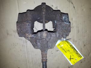 Begagnade Bakre bromsok, vänster Mercedes C Combi (S203) 2.2 C-200 CDI 16V Pris på förfrågan erbjuds av Autodemontage Joko B.V.