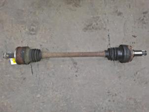 Begagnade Drivaxel, vänster bak Mercedes C Combi (S203) 2.2 C-200 CDI 16V Pris på förfrågan erbjuds av Autodemontage Joko B.V.