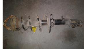 Begagnade Stötdämparstång, vänster bak Mazda 626 (GE12/72/82) 1.8i LX/GLX 16V Pris på förfrågan erbjuds av Autodemontage Joko B.V.