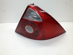 Begagnade Baklykta, höger Ford Mondeo III 2.0 TDCi/TDDi 115 16V Pris på förfrågan erbjuds av Autodemontage Joko B.V.