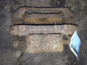 Begagnade Främre bromsok, höger Ford Transit 2.0 TDdi 16V 260S Pris på förfrågan erbjuds av Autodemontage Joko B.V.