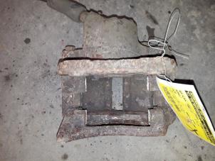 Gebruikte Remklauw (Tang) links-voor Renault Clio II Societe (SB) 1.5 dCi 65 Prijs op aanvraag aangeboden door Autodemontage Joko B.V.