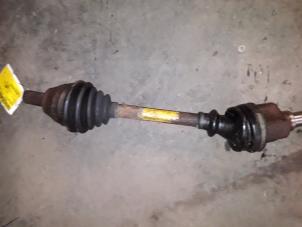 Gebruikte Aandrijfas links-voor Ford StreetKa 1.6i Prijs op aanvraag aangeboden door Autodemontage Joko B.V.