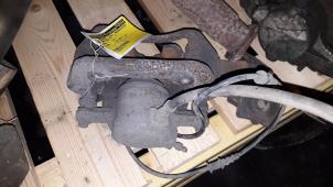 Begagnade Främre bromsok, höger Mercedes C (W203) 2.2 C-200 CDI 16V Pris på förfrågan erbjuds av Autodemontage Joko B.V.