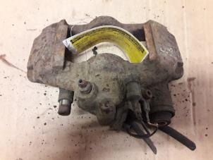 Begagnade Bakre bromsok, höger Mercedes Vito (638.0) 2.2 CDI 108 16V Pris på förfrågan erbjuds av Autodemontage Joko B.V.