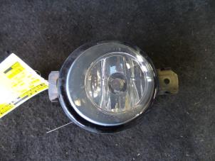 Begagnade Spotlight, höger Nissan Primera (P12) 2.0 16V CVT Pris på förfrågan erbjuds av Autodemontage Joko B.V.