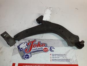 Begagnade Främre undre gaffelben, höger Citroen Xsara Picasso (CH) 1.8 16V Pris på förfrågan erbjuds av Autodemontage Joko B.V.