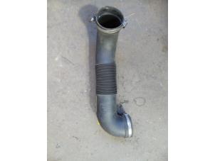 Begagnade Luftintagsslang Opel Zafira (M75) 2.2 16V Direct Ecotec Pris på förfrågan erbjuds av Autodemontage Joko B.V.