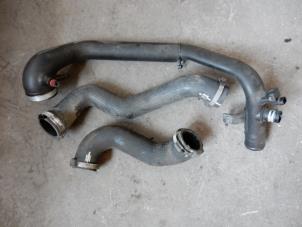 Begagnade Laddluftkylarslang Saab 9-3 I (YS3D) 2.0t 16V Ecopower Pris på förfrågan erbjuds av Autodemontage Joko B.V.