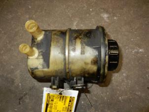 Begagnade Styrservotank Renault Espace (JK) 2.2 dCi 16V Pris på förfrågan erbjuds av Autodemontage Joko B.V.