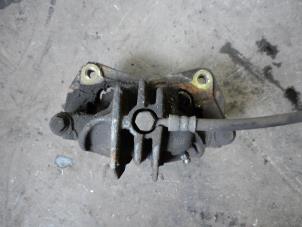 Begagnade Främre bromsok, vänster Mitsubishi Space Star (DG) 1.6 16V Pris på förfrågan erbjuds av Autodemontage Joko B.V.