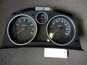 Begagnade Instrumentpanel Opel Zafira (M75) 2.2 16V Direct Ecotec Pris på förfrågan erbjuds av Autodemontage Joko B.V.