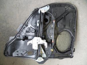 Gebruikte Raammechaniek 4Deurs links-achter Ford Fiesta 5 (JD/JH) 1.3 Prijs op aanvraag aangeboden door Autodemontage Joko B.V.