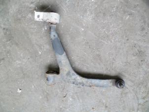Begagnade Främre undre gaffelben, vänster Citroen Xsara Picasso (CH) 1.8 16V Pris på förfrågan erbjuds av Autodemontage Joko B.V.