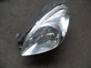 Begagnade Strålkastare, vänster Citroen Xsara Picasso (CH) 1.8 16V Pris på förfrågan erbjuds av Autodemontage Joko B.V.