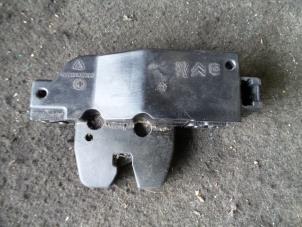 Begagnade Låsmekanism, baklucka Citroen Xsara Picasso (CH) 1.8 16V Pris på förfrågan erbjuds av Autodemontage Joko B.V.