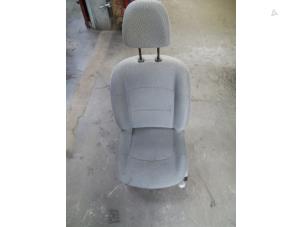 Gebruikte Stoel links Renault Clio II Societe (SB) 1.5 dCi 68 Prijs op aanvraag aangeboden door Autodemontage Joko B.V.