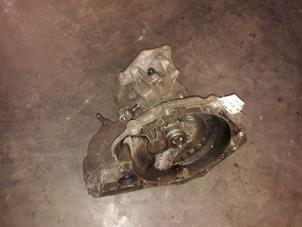 Begagnade Växellåda Opel Astra G Caravan (F35) 1.6 16V Pris på förfrågan erbjuds av Autodemontage Joko B.V.