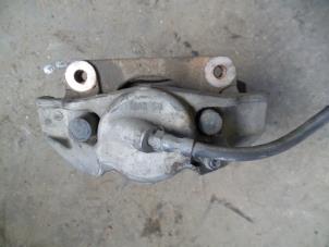 Begagnade Främre bromsok, höger BMW 5 serie Touring (E61) 530d 24V Pris på förfrågan erbjuds av Autodemontage Joko B.V.