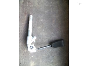 Gebruikte Gordelspanner rechts Opel Corsa D 1.3 CDTi 16V ecoFLEX Prijs op aanvraag aangeboden door Autodemontage Joko B.V.