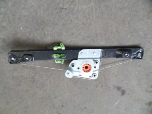 Gebruikte Ruitmechaniek 4Deurs rechts-achter BMW 3 serie (E90) 330d 24V Prijs op aanvraag aangeboden door Autodemontage Joko B.V.
