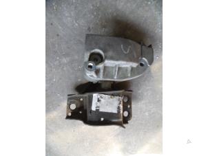 Begagnade Motorfäste Renault Scénic II (JM) 1.6 16V Pris på förfrågan erbjuds av Autodemontage Joko B.V.