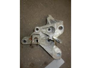 Begagnade Motorfäste Ford Transit 2.0 TDdi 16V Pris på förfrågan erbjuds av Autodemontage Joko B.V.