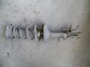 Begagnade Stötdämparstång, höger bak Kia Cerato 1.6 16V Pris på förfrågan erbjuds av Autodemontage Joko B.V.