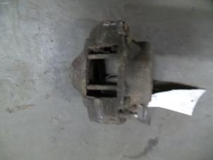 Begagnade Bakre bromsok, höger Opel Calibra 2.0i Pris på förfrågan erbjuds av Autodemontage Joko B.V.