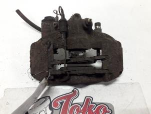 Begagnade Bakre bromsok, höger Mercedes Vito (638.0) 2.2 CDI 108 16V Pris på förfrågan erbjuds av Autodemontage Joko B.V.