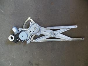 Begagnade Fönstermekanism, 4-dörrars, höger fram Toyota Verso 1.8 16V VVT-i Pris på förfrågan erbjuds av Autodemontage Joko B.V.