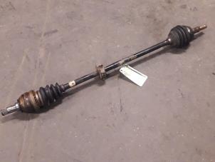 Begagnade Drivaxel, höger fram Opel Astra G (F08/48) 1.6 16V Pris på förfrågan erbjuds av Autodemontage Joko B.V.