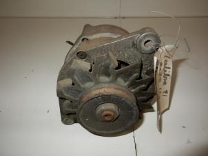 Begagnade Dynamo Opel Calibra 2.0i 16V Pris på förfrågan erbjuds av Autodemontage Joko B.V.