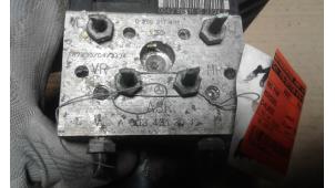 Begagnade ABS-pump Mercedes C (W202) 2.2 C-200 CDI 16V Pris på förfrågan erbjuds av Autodemontage Joko B.V.