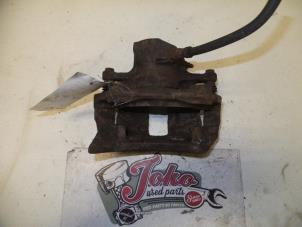 Begagnade Främre bromsok, höger Mercedes C (W202) 2.2 C-200 CDI 16V Pris på förfrågan erbjuds av Autodemontage Joko B.V.