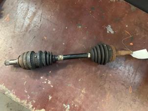 Begagnade Drivaxel, vänster fram Opel Vectra B (36) 1.6 16V Ecotec Pris på förfrågan erbjuds av Autodemontage Joko B.V.
