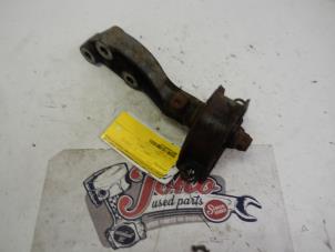 Begagnade Motorfäste Honda CR-V (RD1/3) 2.0i 16V VTEC Pris på förfrågan erbjuds av Autodemontage Joko B.V.