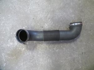 Begagnade Luftintagsslang Opel Zafira (M75) 2.2 16V Direct Ecotec Pris på förfrågan erbjuds av Autodemontage Joko B.V.