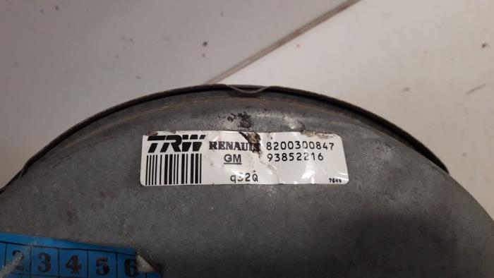 Bromsservo från en Renault Trafic New (FL) 1.9 dCi 100 16V 2004