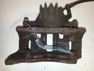 Begagnade Främre bromsok, höger Peugeot 406 Break (8E/F) 1.8 16V Pris på förfrågan erbjuds av Autodemontage Joko B.V.