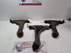 Begagnade Främre undre gaffelben, vänster Opel Calibra 2.0i 16V Pris på förfrågan erbjuds av Autodemontage Joko B.V.