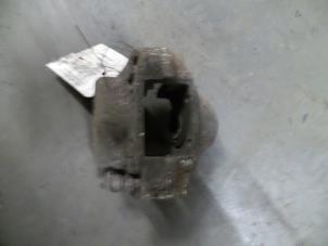 Begagnade Bakre bromsok, vänster Opel Calibra 2.0i Pris på förfrågan erbjuds av Autodemontage Joko B.V.