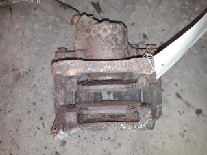 Gebruikte Remklauw (Tang) links-voor Renault Clio II Societe (SB) 1.5 dCi 65 Prijs op aanvraag aangeboden door Autodemontage Joko B.V.