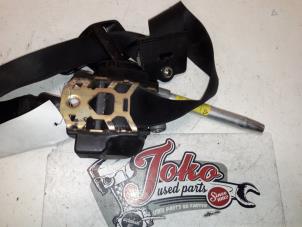 Begagnade Främre säkerhetsbälte, vänster Mercedes C-Klasse Pris på förfrågan erbjuds av Autodemontage Joko B.V.