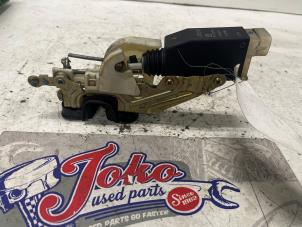 Begagnade Dörrlåsmekanism, 2-dörrars, vänster Opel Corsa B (73/78/79) 1.5TD Swing,Joy,Sport,GLS Pris på förfrågan erbjuds av Autodemontage Joko B.V.